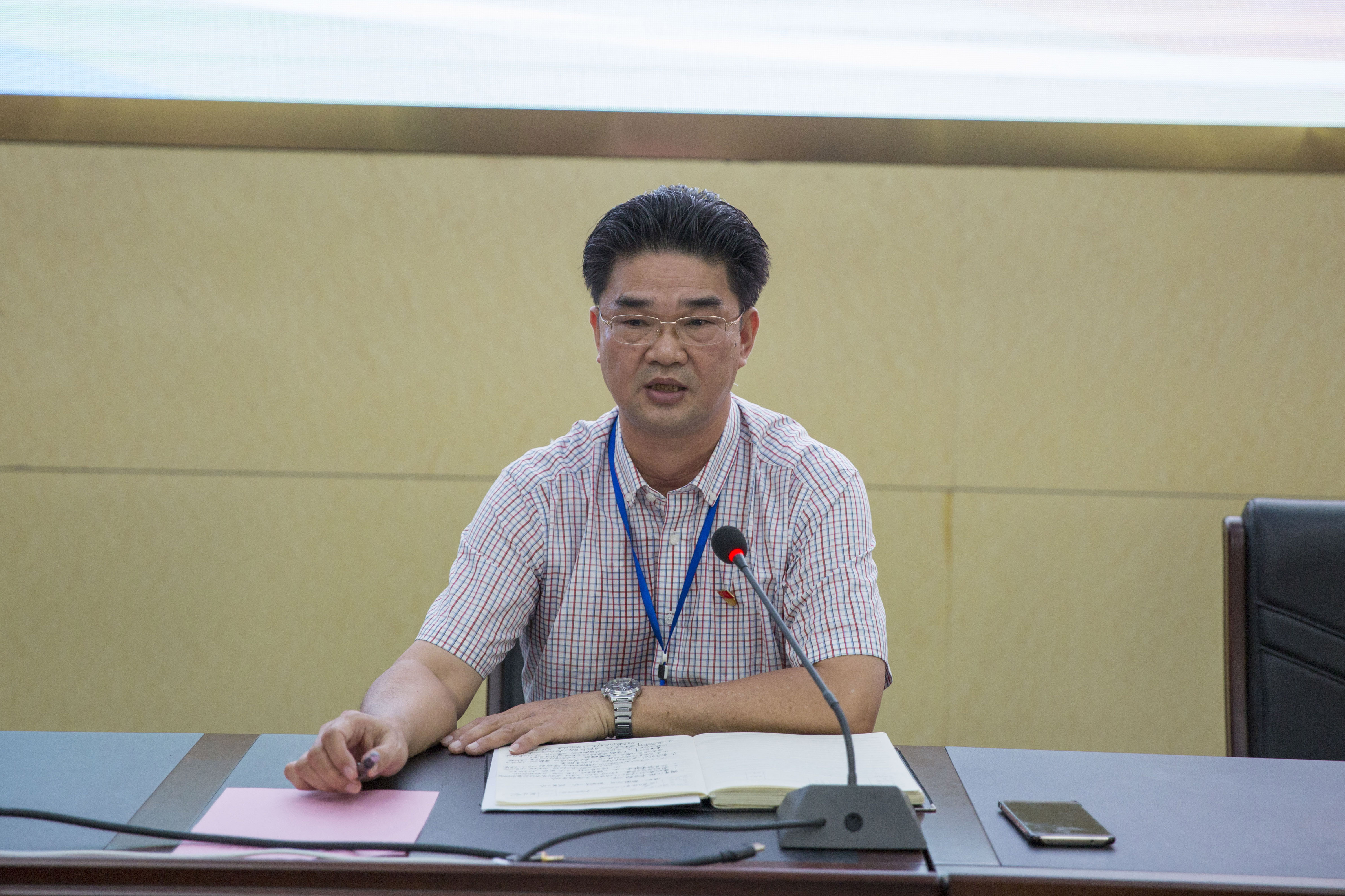 3.党委书记黄永春总结部署工作.jpg