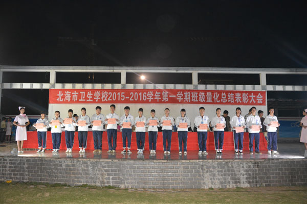 学生领奖图1.JPG