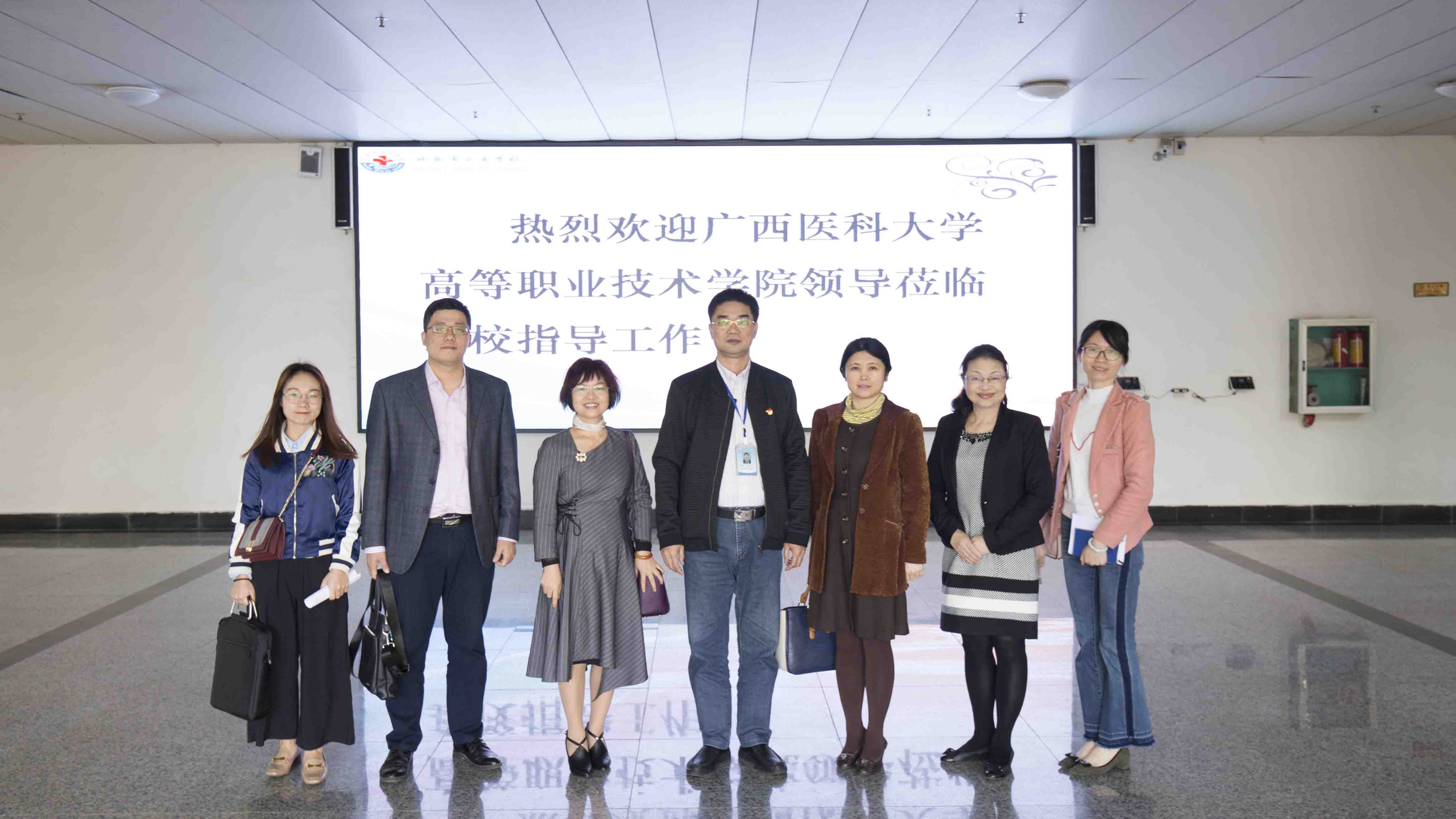 广西医科大学高等职业技术学院领导到学校指导工作1.jpg