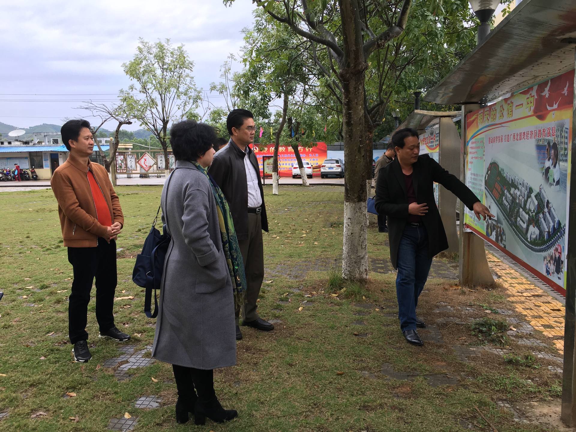 结对帮扶公馆一中，助推城乡学校建设