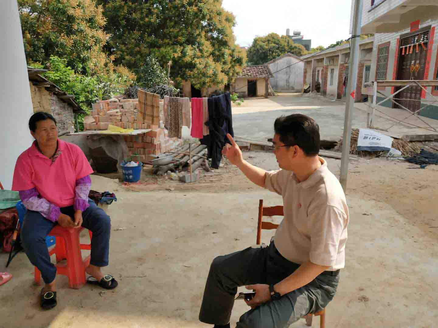 进村入户促生产 结对帮扶暖人心