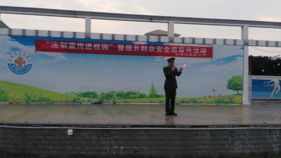 2.吴国辉干警对全体师生宣讲.jpg