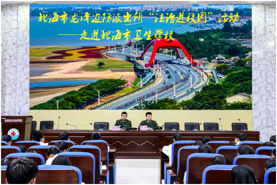 干警晋程、吴国辉给学生进行法治讲座.png