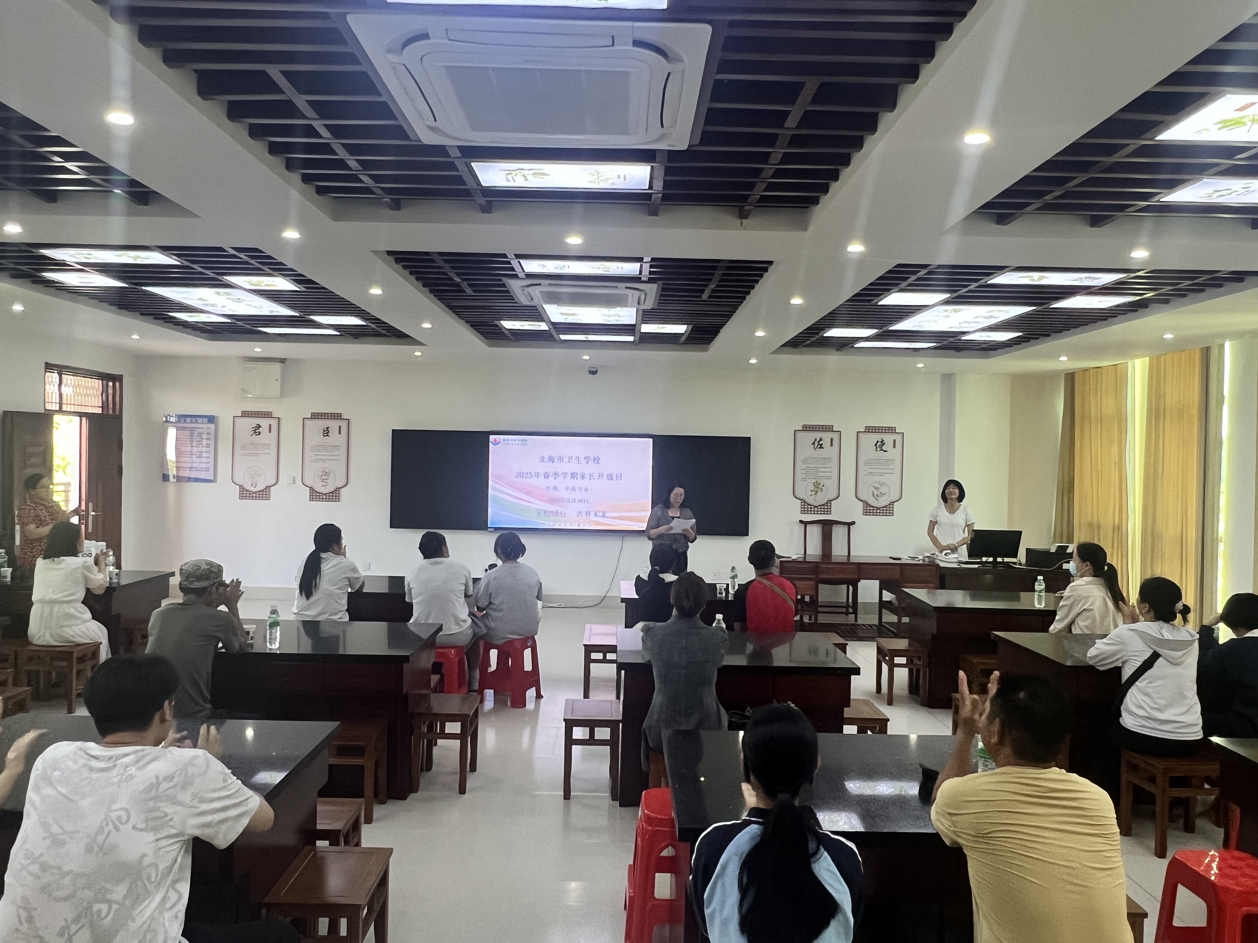 家校同行，共育未来      ——北海市卫生学校开展家长开放日活动